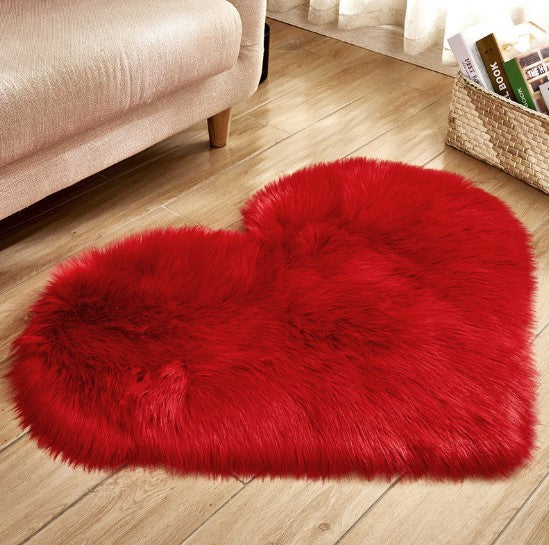 Heart?Shaped Plush Faux Fur Decorative Rug