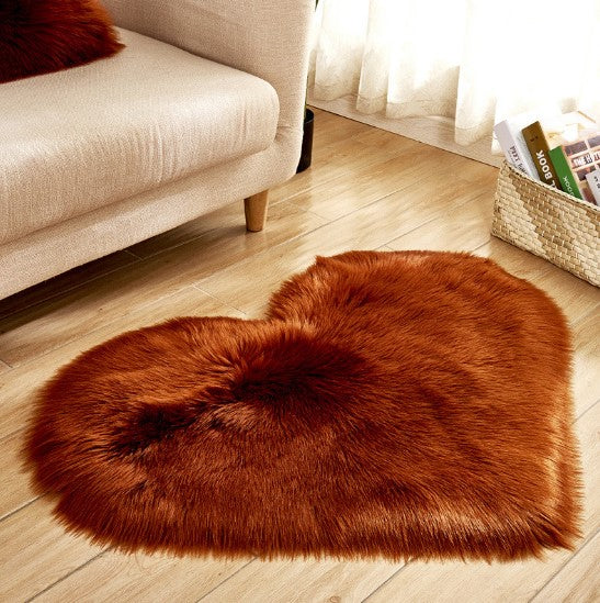 Heart?Shaped Plush Faux Fur Decorative Rug