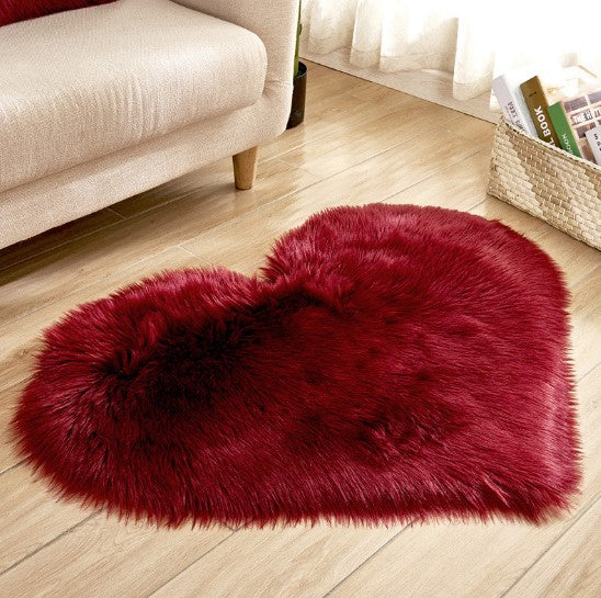 Heart?Shaped Plush Faux Fur Decorative Rug