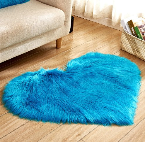 Heart?Shaped Plush Faux Fur Decorative Rug