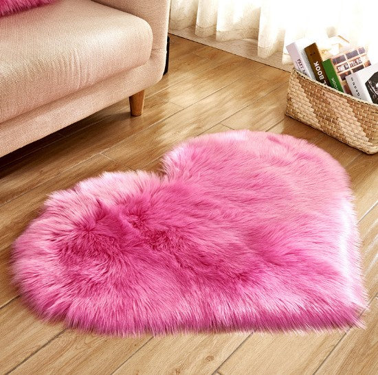 Heart?Shaped Plush Faux Fur Decorative Rug