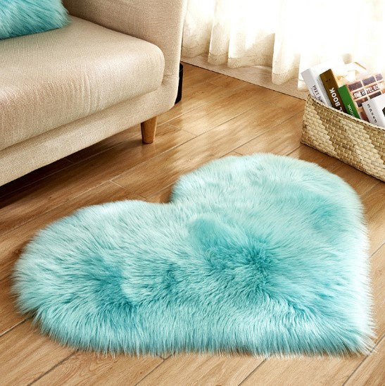 Heart?Shaped Plush Faux Fur Decorative Rug