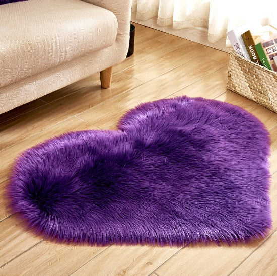 Heart?Shaped Plush Faux Fur Decorative Rug