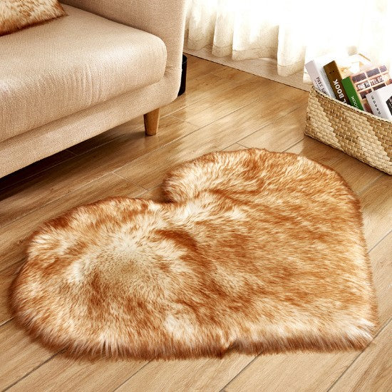 Heart?Shaped Plush Faux Fur Decorative Rug